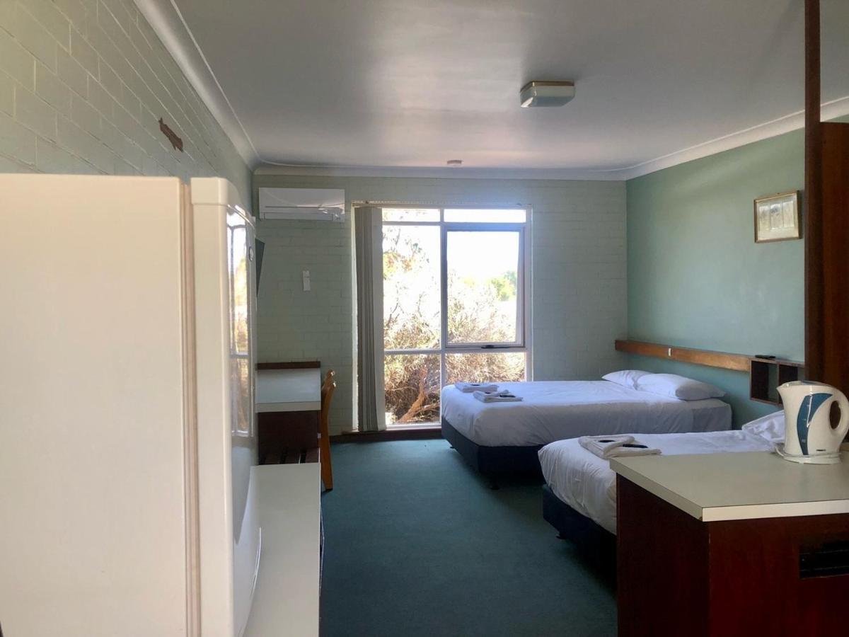 Walpole Hotel Motel Extérieur photo